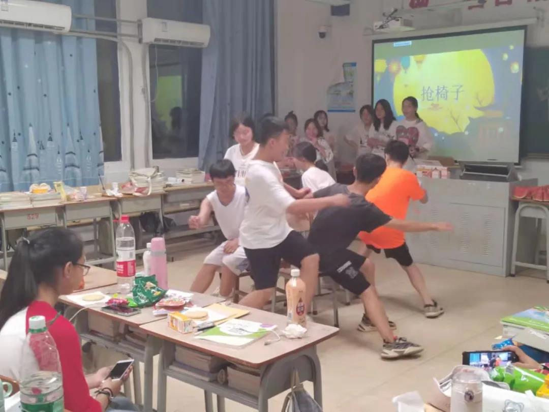 中秋佳节，师生一起过！